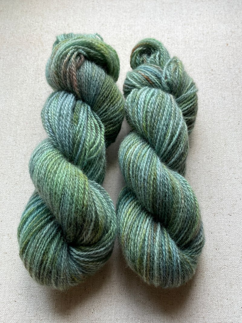 Hand-dyed wool thread-forest light and shadow - เย็บปัก/ถักทอ/ใยขนแกะ - ขนแกะ สีเขียว