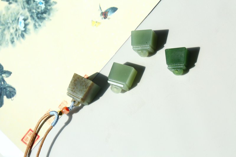 【如意印章】玉鎖掛件吊墜/事事如意玉墜//男女款精美和田玉項鏈 - 項鍊 - 玉石 綠色