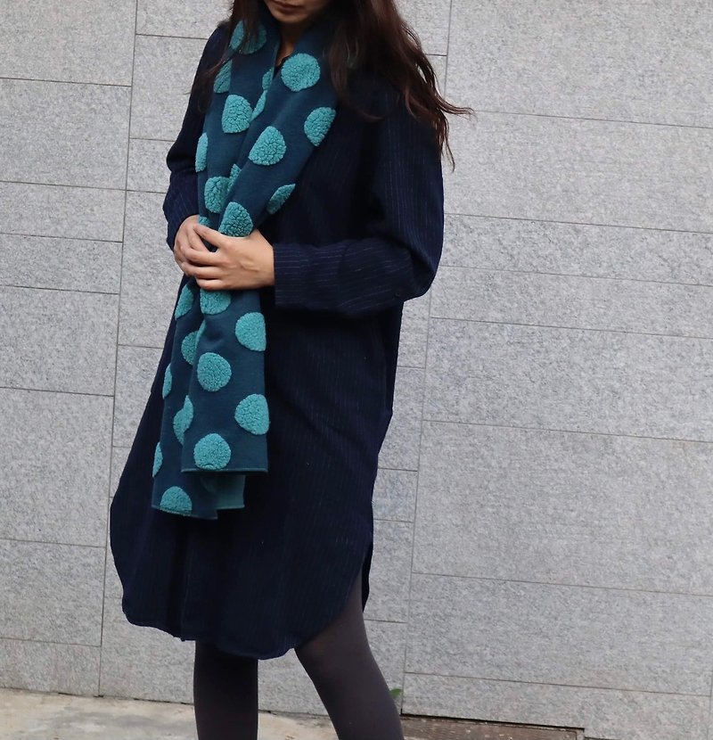 [Autumn and winter new fashion] Fat polka dot scarf ///Blue and Teal polka dots - ผ้าพันคอถัก - ผ้าฝ้าย/ผ้าลินิน สีน้ำเงิน