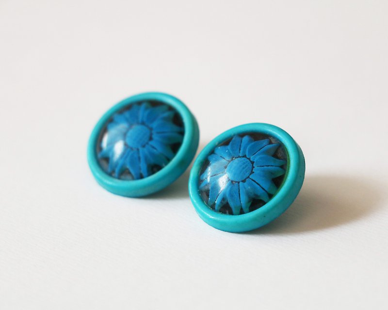 Through the Blue Doors Vintage Earrings - Earrings & Clip-ons - Plastic Blue