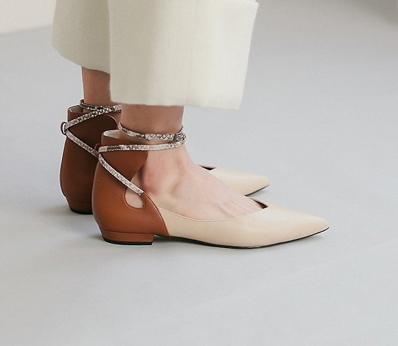 Thin curved arc around the ankle leather pointed shoes brown - High Heels - Genuine Leather Brown