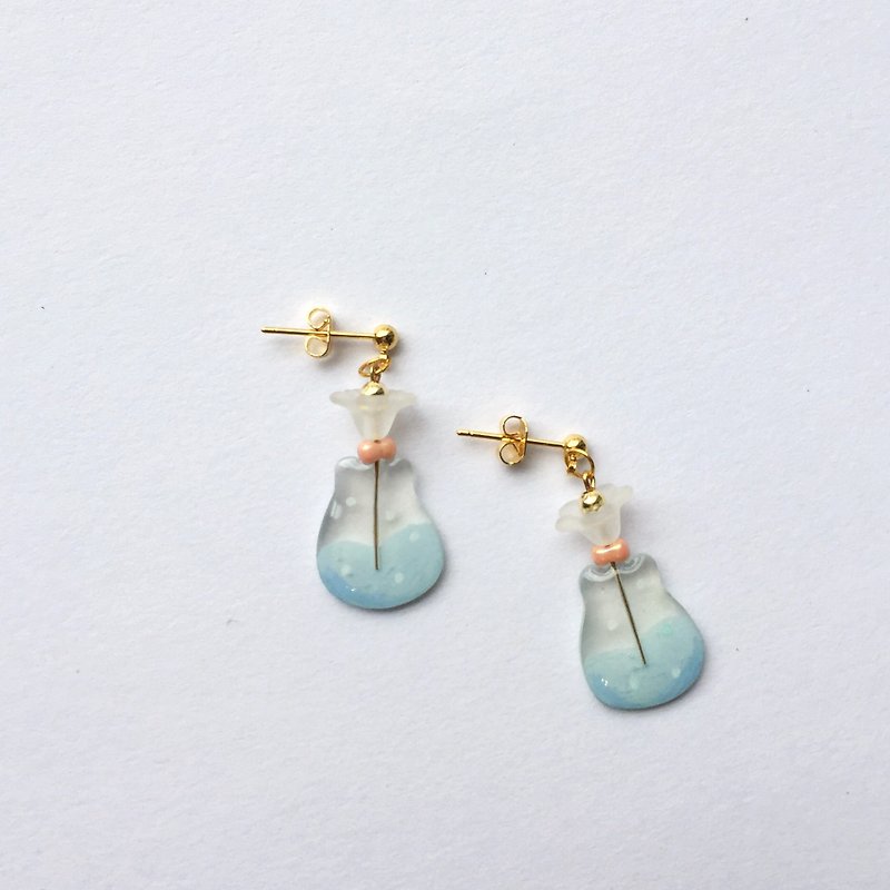 Round small vase clip-on/pin earrings