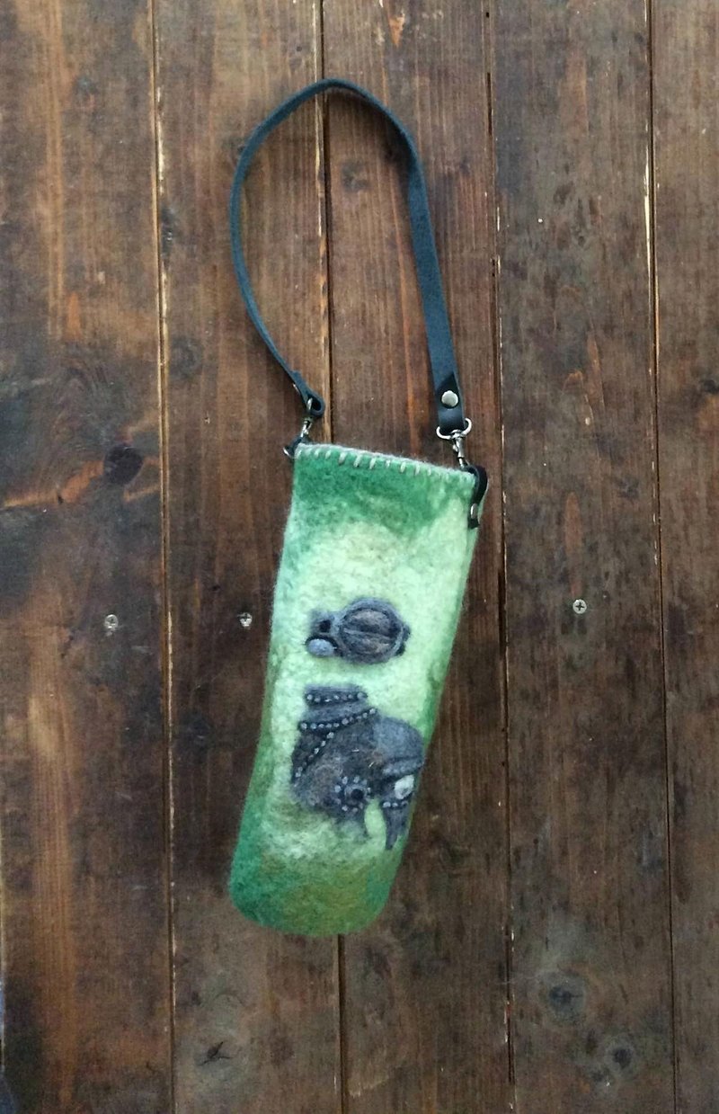 Inadvertently inadvertent (PET bottle holder) - อื่นๆ - ผ้าฝ้าย/ผ้าลินิน สีเขียว