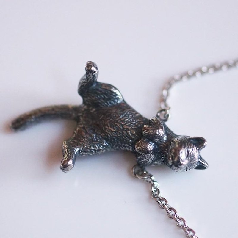 Golon cat pendant - Necklaces - Other Metals Silver