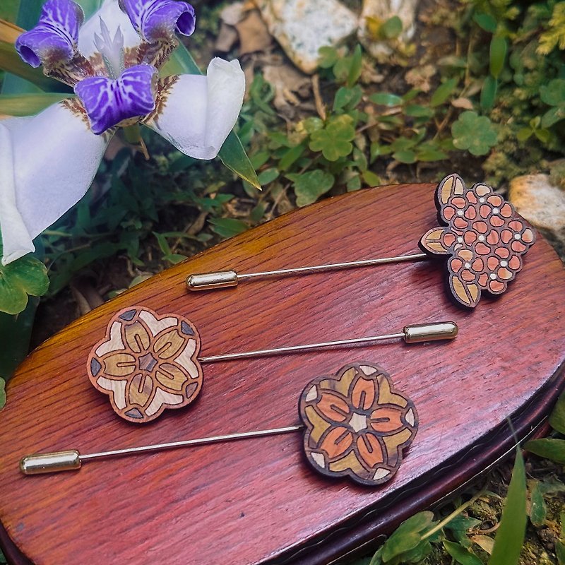 [Taishō Romance] Handmade flower/hydrangea/hydrangea/cherry blossom retro brooch handmade wood inlaid pendant - Brooches - Wood Brown