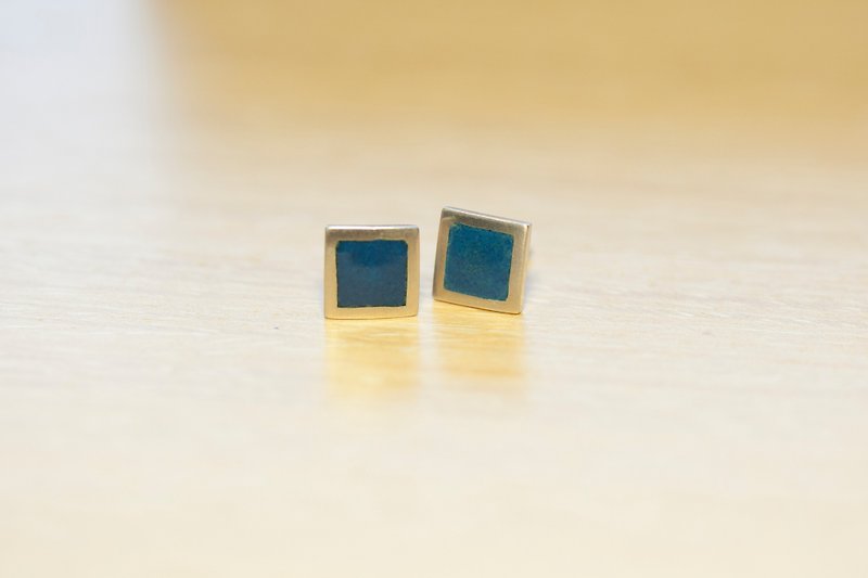 Sterling silver square enamel earrings-dark blue-pair/changeable clip - ต่างหู - วัตถุเคลือบ สีน้ำเงิน