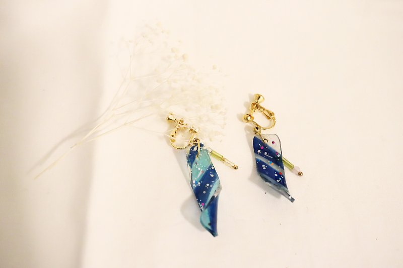 Rotating Paper Tape Colorful Blue Candy Cane Clip-On/Ear Hook (Gold) - Earrings & Clip-ons - Resin Blue