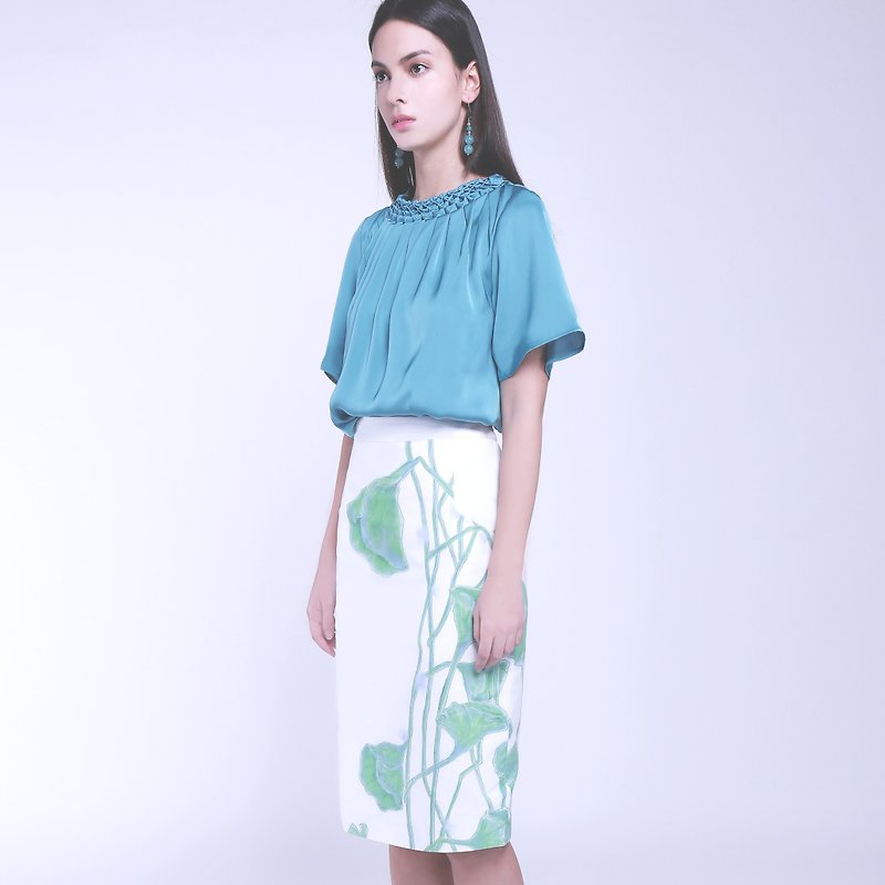 Elegant designer hand-drawn green leaf print, white oxford tighten skirt - Skirts - Cotton & Hemp White