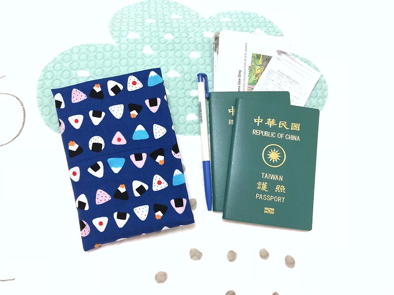 日本のロイヤルおにぎり、青/チケット収納可能、カード、書類、パスポートセット、クリップ（バックル付き/バックルなし） - パスポートケース - コットン・麻 ブルー