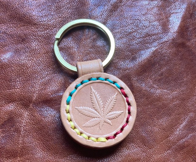 Weed- レザーキーホルダー - ショップ 糸遊美-itoasobi- Macrame