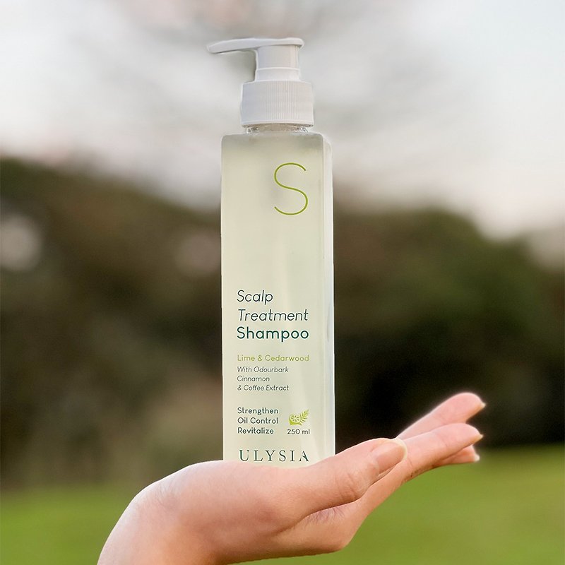 ULYSIA  Scalp Treatment Shampoo - Lime and Cedarwood (250ml) - แชมพู - สารสกัดไม้ก๊อก สีเหลือง