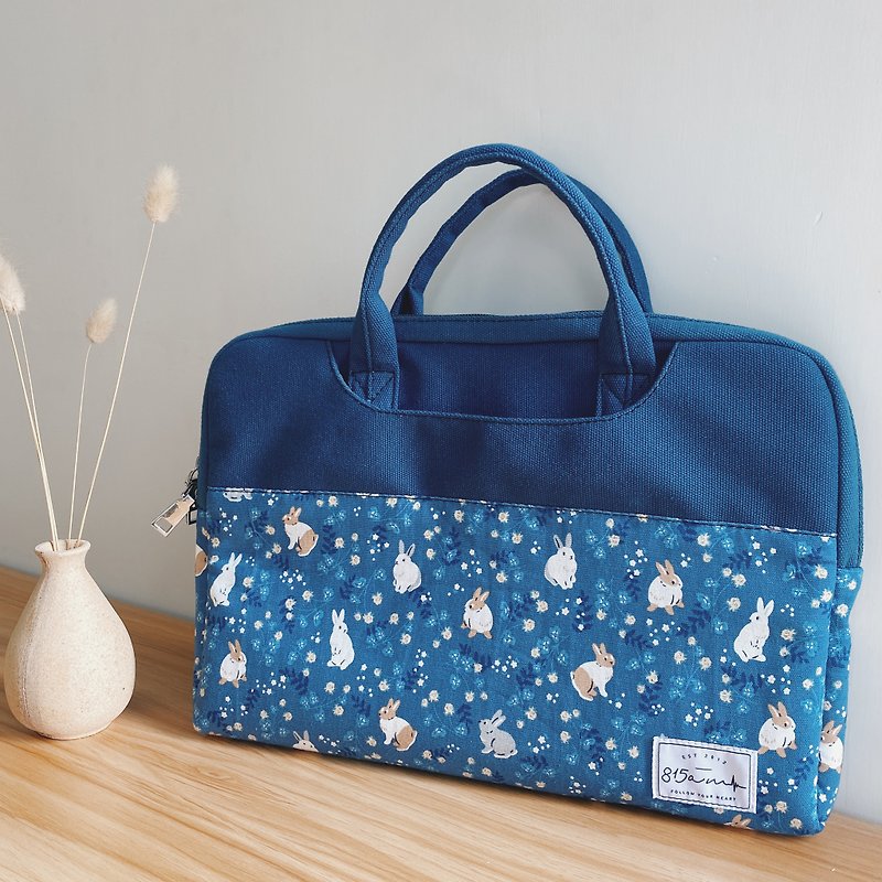 (15-16 inches) Dark Blue Rabbit Floral-Color-blocked Fabric Laptop Bag/815a.m - กระเป๋าแล็ปท็อป - ผ้าฝ้าย/ผ้าลินิน 