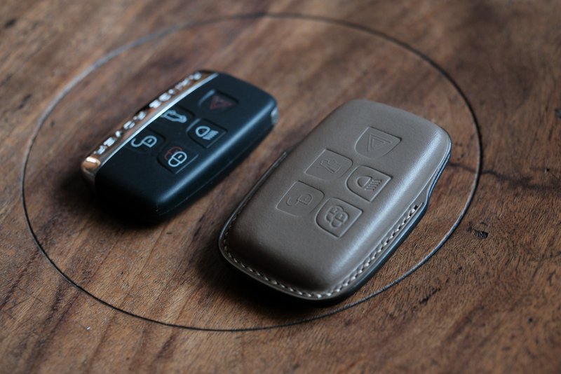 Shape it  | Handmade Leather Jaguar / Landrover / Range  key Case.Car Key Holder - ที่ห้อยกุญแจ - หนังแท้ หลากหลายสี