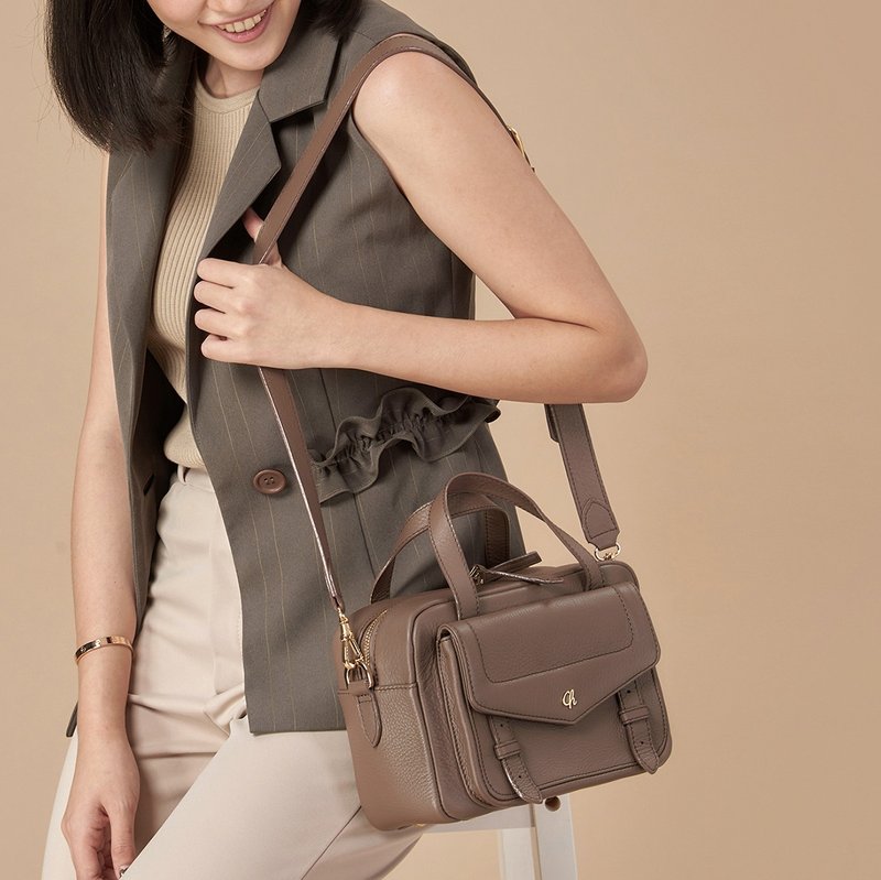Joyce (Cedar): Cow Leather, Hand bag ,Soft touch, Crossbody bag, Brown-Grey - 手提包/手提袋 - 真皮 咖啡色