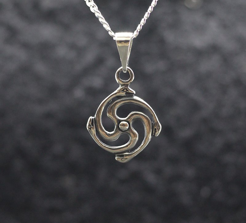 Slavic Serpent swastika Pagan amulet pendant - สร้อยคอ - เงินแท้ สีเงิน