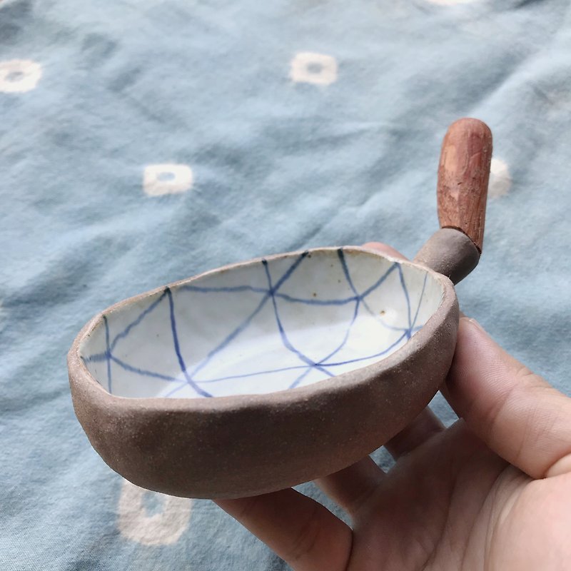 Ceramic bowl withe wooden handle - ถ้วย - ดินเผา ขาว