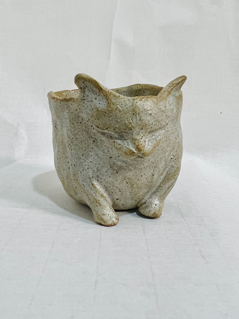 The Cat Is Here Hand Kneading Pottery 8.2 x 6.8 x 7cm Capacity 140ml - ตุ๊กตา - ดินเผา 