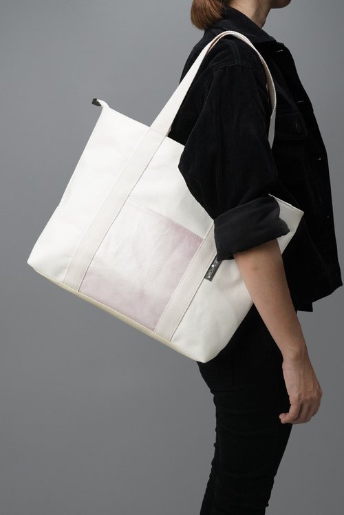 Canvas zipper bag (AKZ) White/Pink - Shop Akaneg Form Handbags