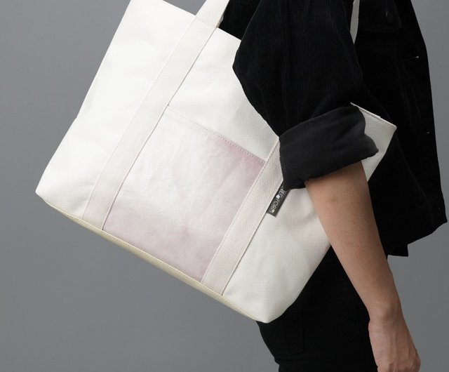 Canvas zipper bag (AKZ) White/Pink - Shop Akaneg Form Handbags