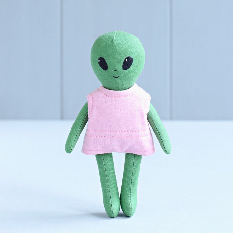 PDF Mini Alien Doll Sewing Pattern - 手工藝教學/工具書 - 其他材質 