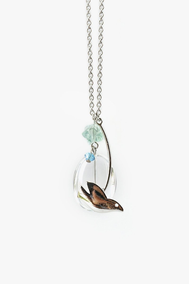 Flying Bird Necklace with Clear Crystal Quartz and Fluorite Stone Pendant - สร้อยคอ - เครื่องเพชรพลอย สีใส