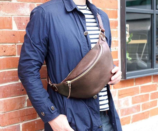 Japan's lightweight and straightforward cowhide chest bag / side