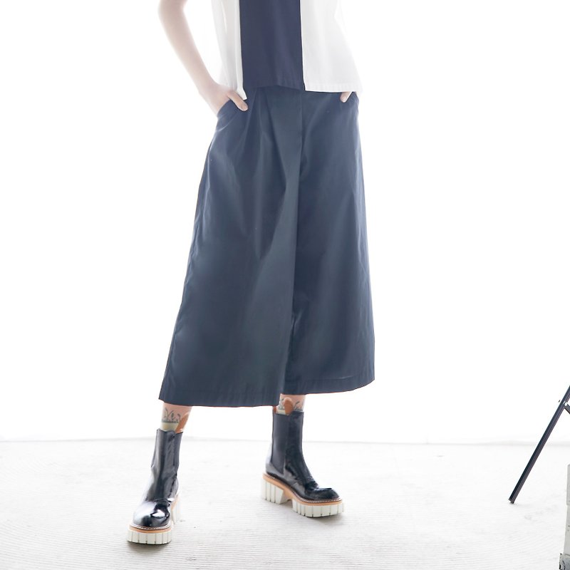 City light track single side pleated cropped wide pants - กางเกงขายาว - ผ้าฝ้าย/ผ้าลินิน สีดำ