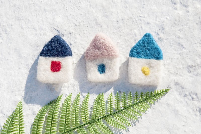 Christmas gift hand-knitted brooch/pin/wool felt brooch/wool felt brooch-European house brooch - Brooches - Wool Multicolor