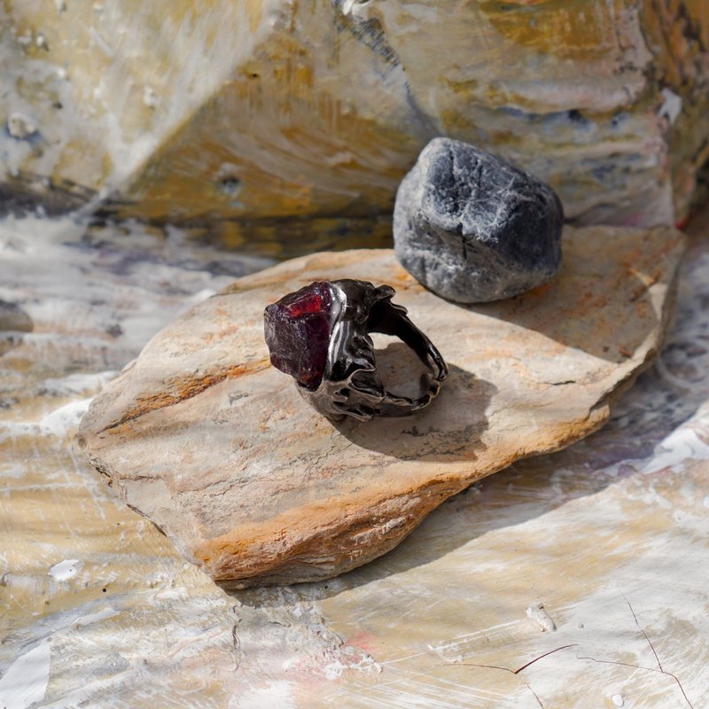 Big Stone Lava Ring - 戒指 - 半寶石 