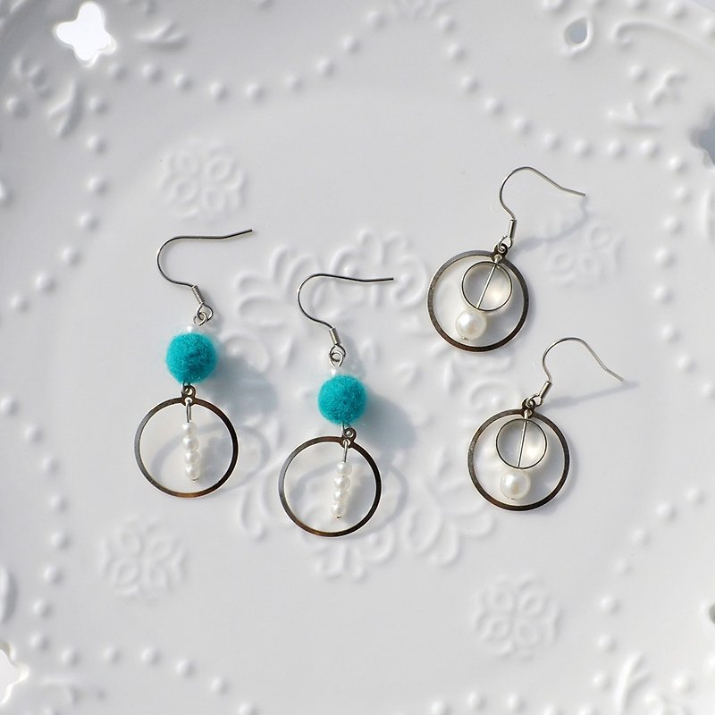 Exchange Gift Earrings Set - Round Wool Felt Earrings × Simple Wind Earrings - Earrings & Clip-ons - Other Metals Multicolor