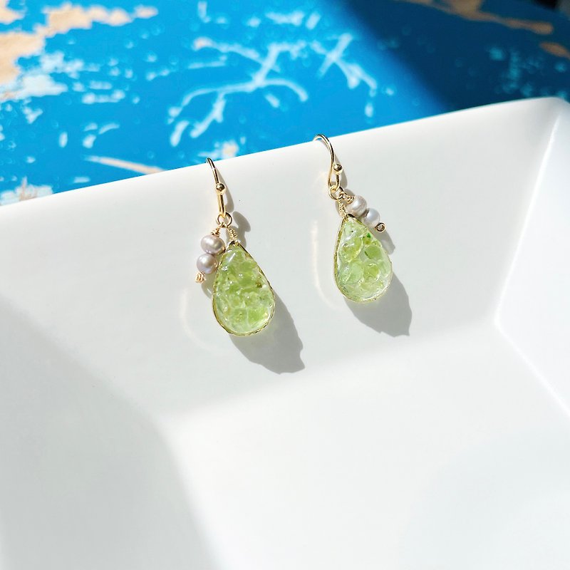 Natural stone peridot and freshwater pearl drop piercing/ Clip-On Hypoallergenic surgical stainless Stainless Steel 0045 - Earrings & Clip-ons - Semi-Precious Stones Green