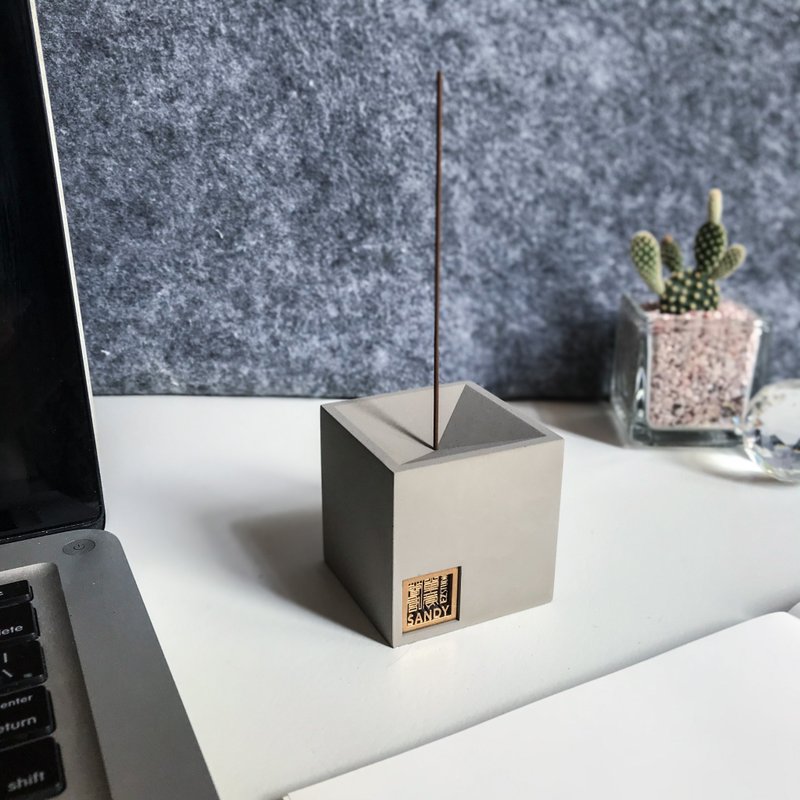 【EZ cube】Minimalist style customized Cement clear water mold incense holder - Fragrances - Cement 