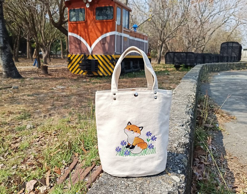 Little fox embroidered small handbag embryo cloth bag handbag - Handbags & Totes - Cotton & Hemp 