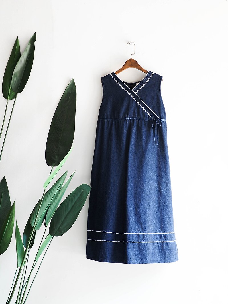 Aichi Oriental Indigo Embroidery Love Girl Antiques One-piece Denim Sling Long Skirt overalls dress - ชุดเดรส - ผ้าฝ้าย/ผ้าลินิน สีน้ำเงิน
