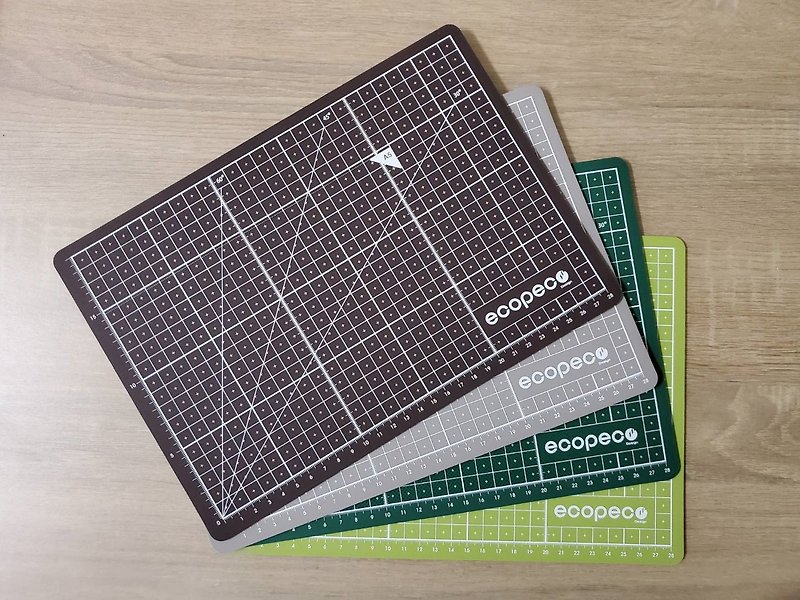 A4 professional non-slip environmental protection cutting mat 22x30cm Taiwan-made ecopeco limited exclusive sale in Taiwan - Dining Tables & Desks - Plastic Multicolor