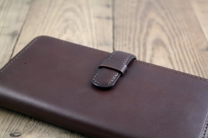 Api Handmade~Side Flip Phone Case~Wearing Style~Black Brown~iphone 11,12 - เคส/ซองมือถือ - หนังแท้ สีนำ้ตาล