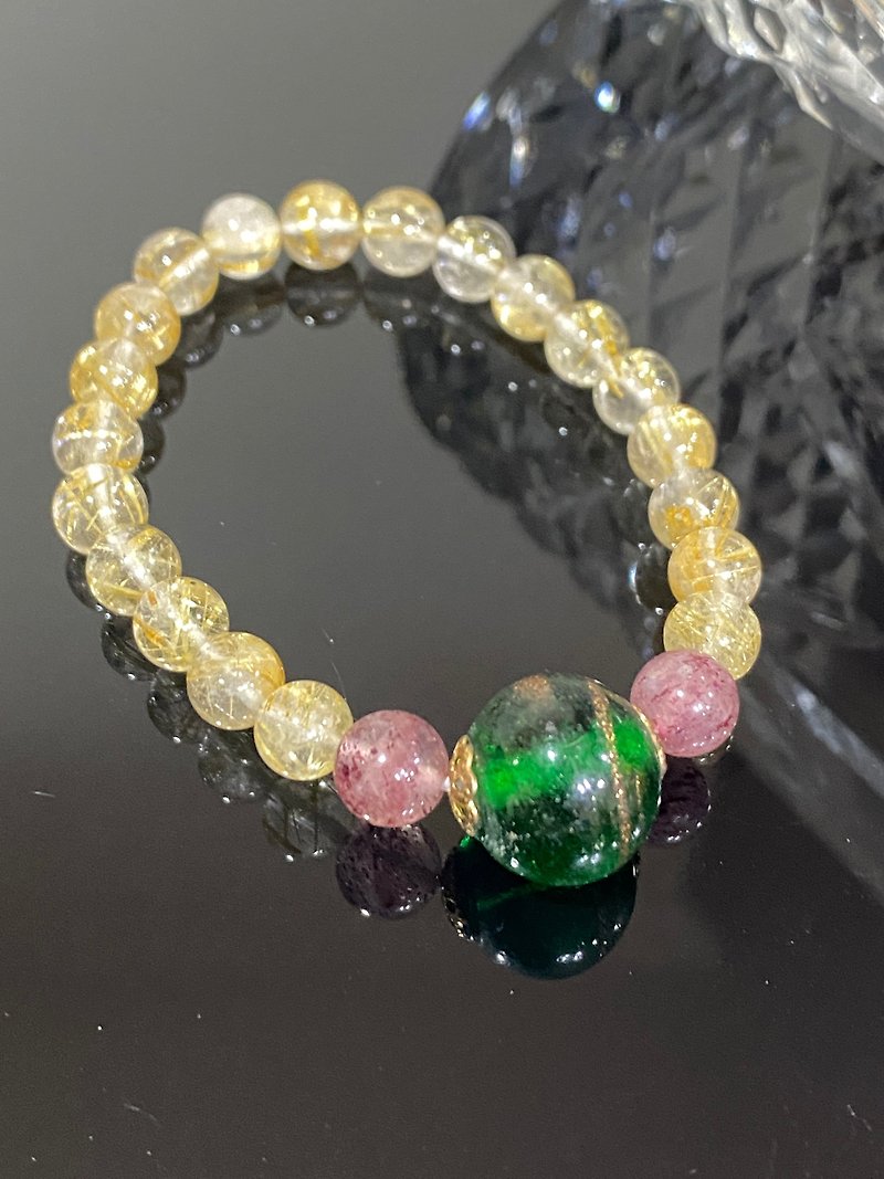 Fortune and Crystal Titanium Strawberry Crystal Old Glass Bracelet - สร้อยข้อมือ - คริสตัล สีทอง