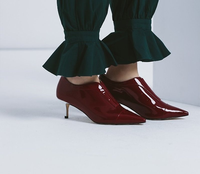 V-shaped bandage elegant leather thin heel mirror red - รองเท้าส้นสูง - หนังแท้ สีแดง