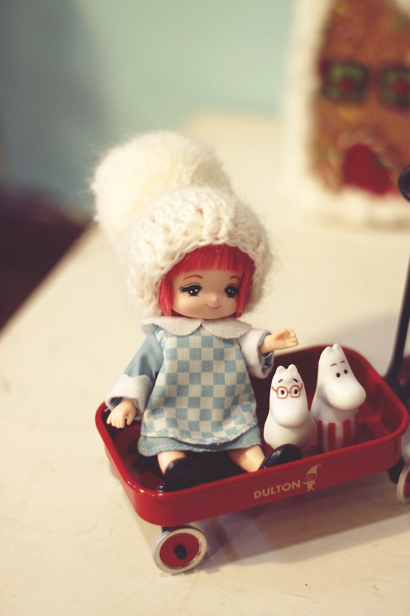 Licca尺寸小頭娃可戴手工編織單色球球帽(白色款) - 帽子 - 羊毛 紅色