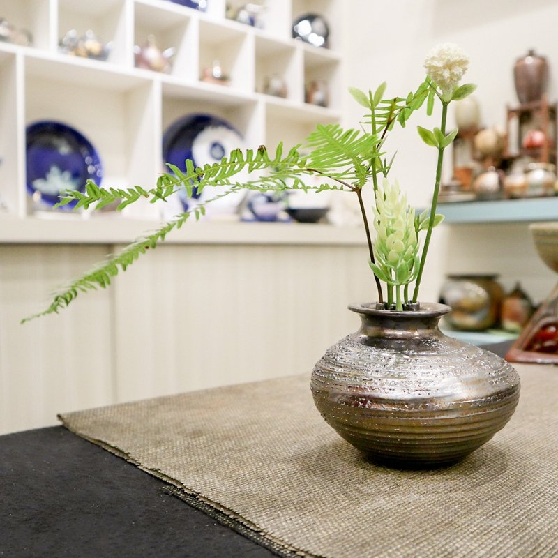金石緣 電燒 手工創意茶席花器 金屬鈾 - 花瓶/花器 - 陶 金色