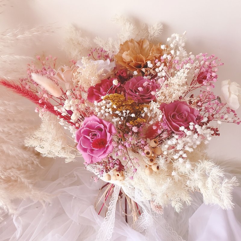 [Customized] Bridal Bouquet/Outdoor Bouquet/Proposal Bouquet-Dried Flowers/Eternal Roses - ช่อดอกไม้แห้ง - พืช/ดอกไม้ สีแดง
