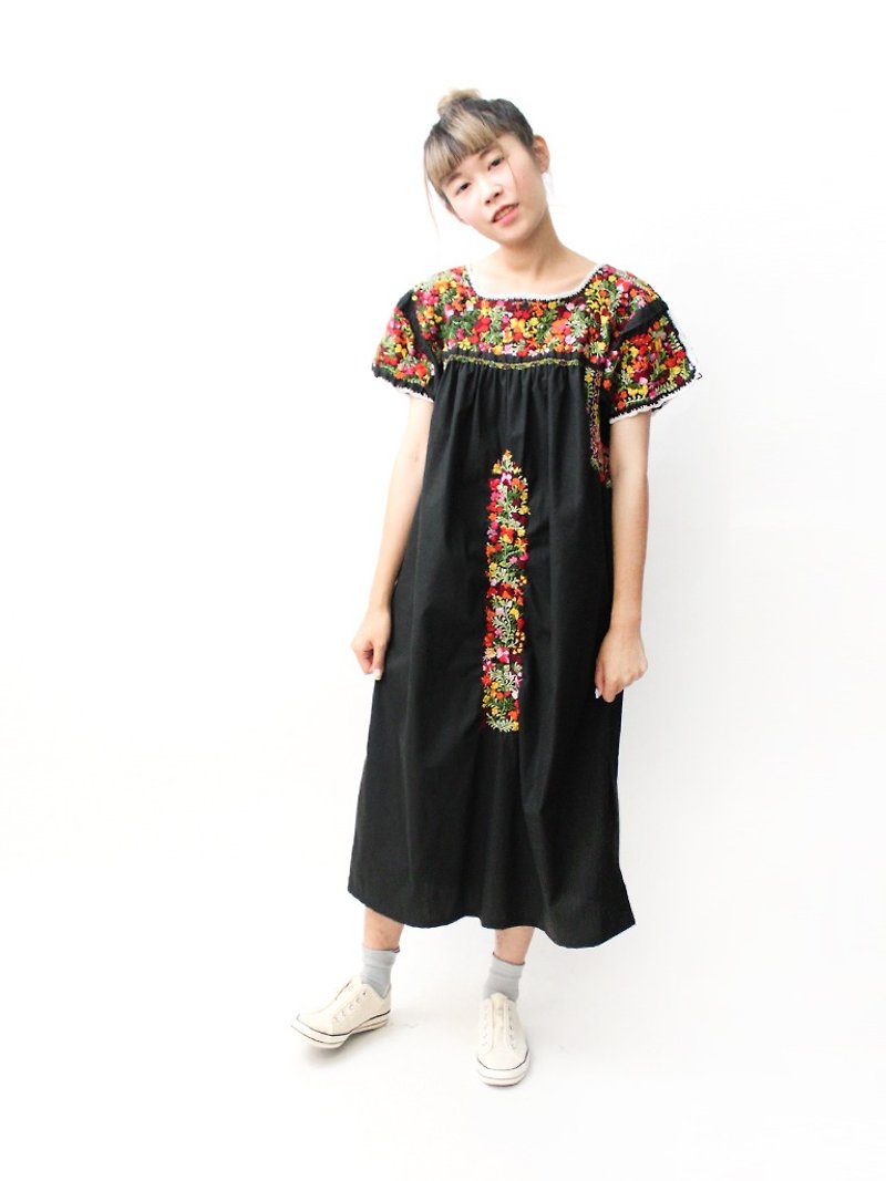 【RE0602MD059】 early summer black hand embroidery flowers loose American Mexican embroidery ancient dress MEXICAN DRESS - One Piece Dresses - Cotton & Hemp Black