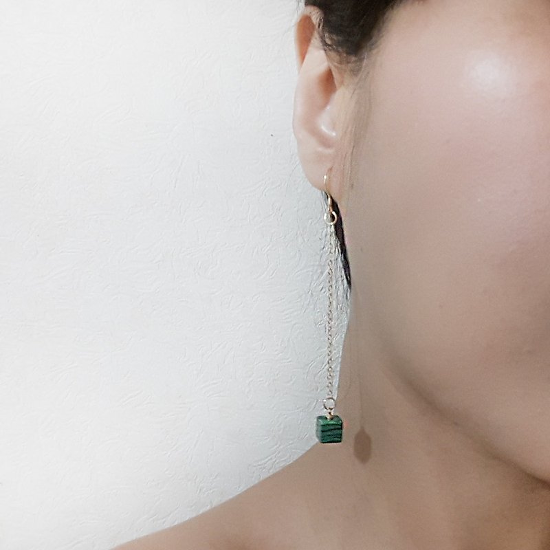 孔雀綠寶石925純銀長垂勾耳環 輕奢珠寶系列 - 耳環/耳夾 - 純銀 綠色