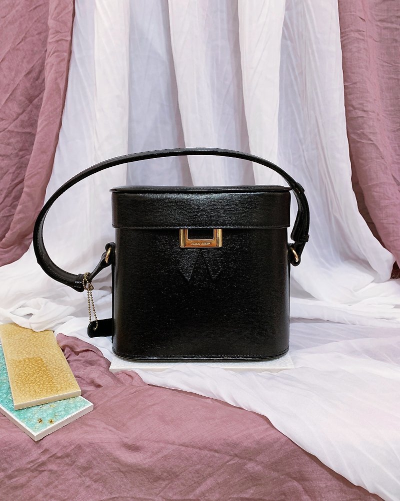 [Old Bag Vintage] Maari Askew Black Antique Small Box丨One Shoulder Portable Makeup - Handbags & Totes - Genuine Leather Black
