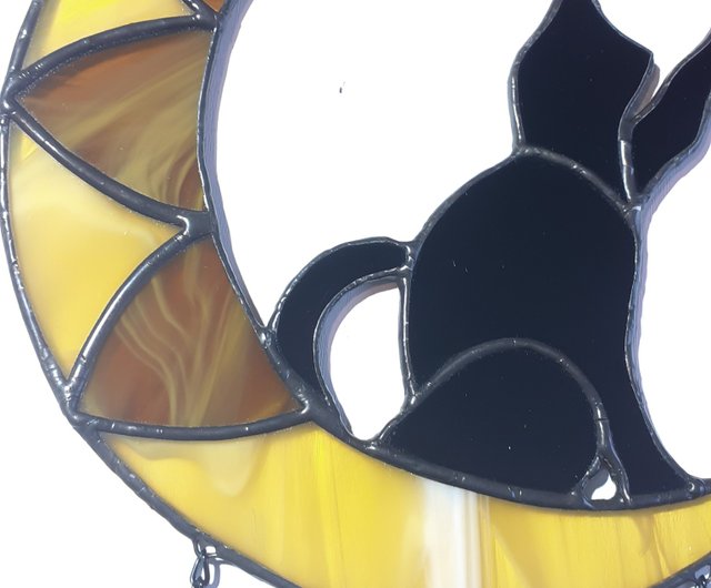 月の上の黒猫のステンドグラスドリームキャッチャー、ハロウィーンの窓