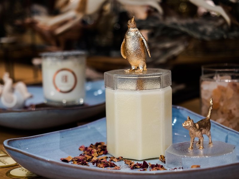 Aromatherapy essential oil candle, rose rock incense box | cat penguin metal cover | custom models - น้ำหอม - โลหะ สีทอง