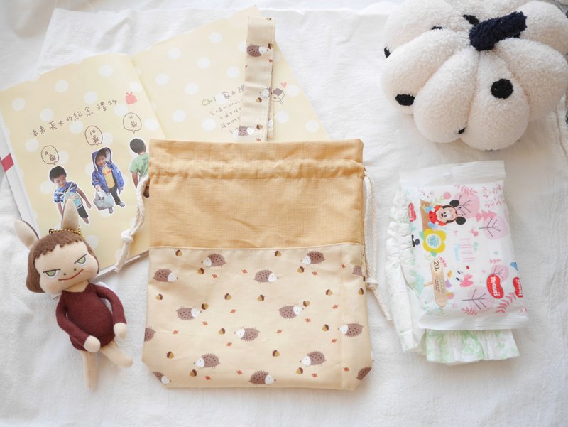 束口手提袋 尿布袋 收納袋 刺蝟款 - 手提包/手提袋 - 棉．麻 黃色