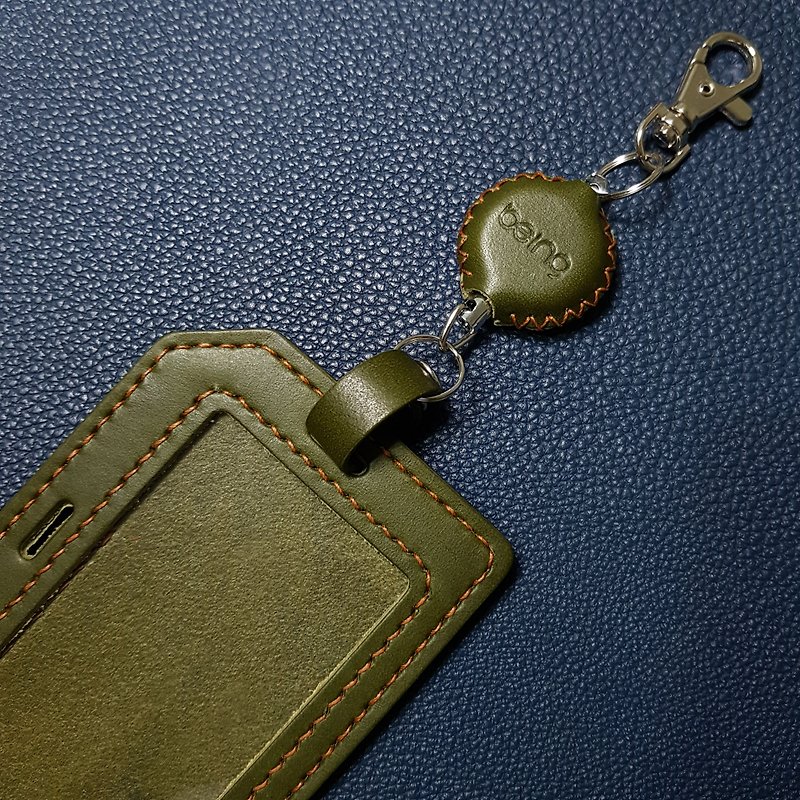 Natural cow leather horizontal and vertical dual-use document holder_with hook-type steel wire retractable buckle_military green - ที่ใส่บัตรคล้องคอ - หนังแท้ สีเขียว