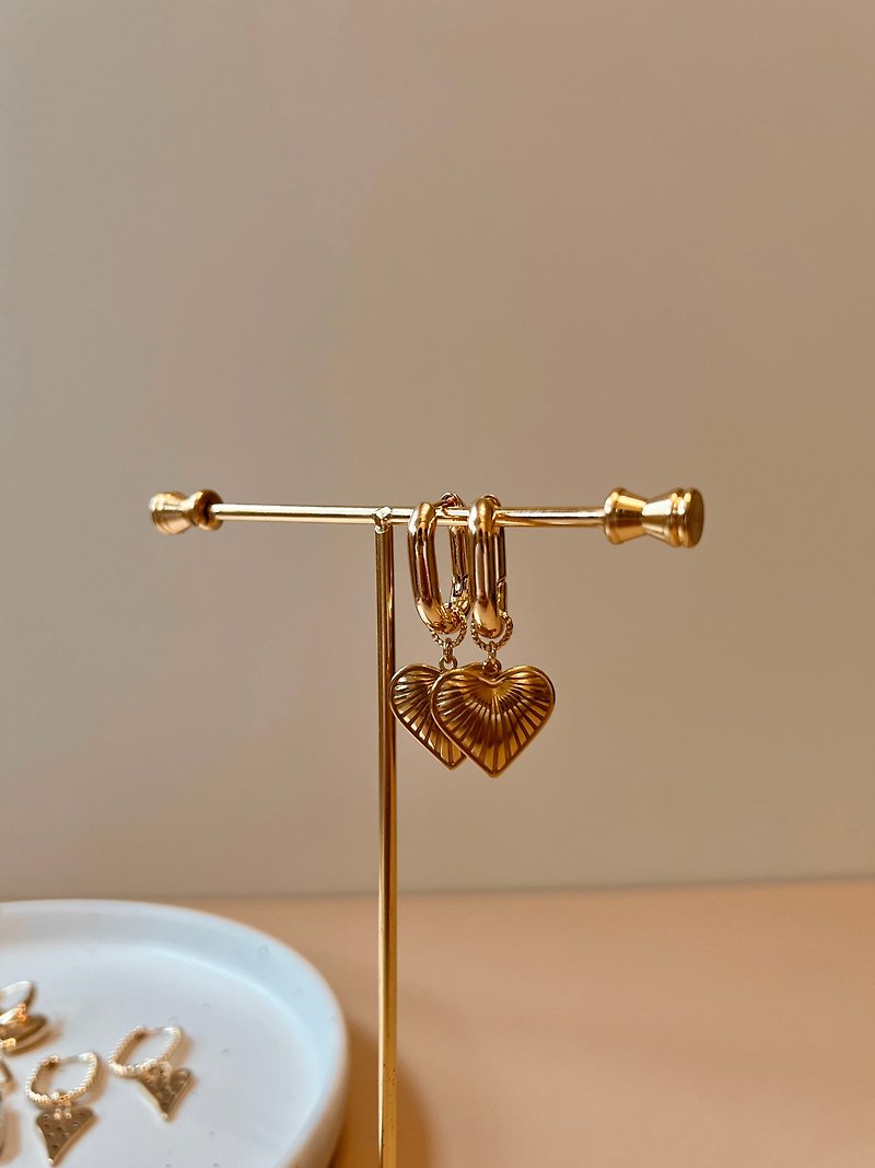 (Clip-On Convert) Stylish Heart Charm Earrings | Gifts 14k Gold-Plating - Earrings & Clip-ons - Semi-Precious Stones Gold