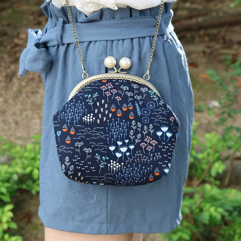  Floral Forest Kisslocked Bag 16cm Size Girlskioku - Messenger Bags & Sling Bags - Cotton & Hemp 